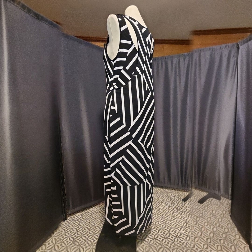 Black and White Striped Maxi Dress - Picture 2 of 4